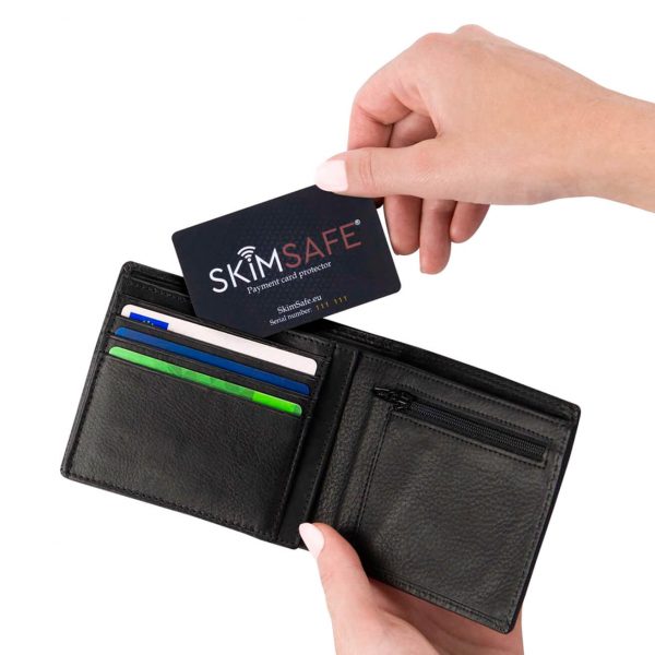 SkimSafe-kortet skyddar dina bankkort under resan och hemma